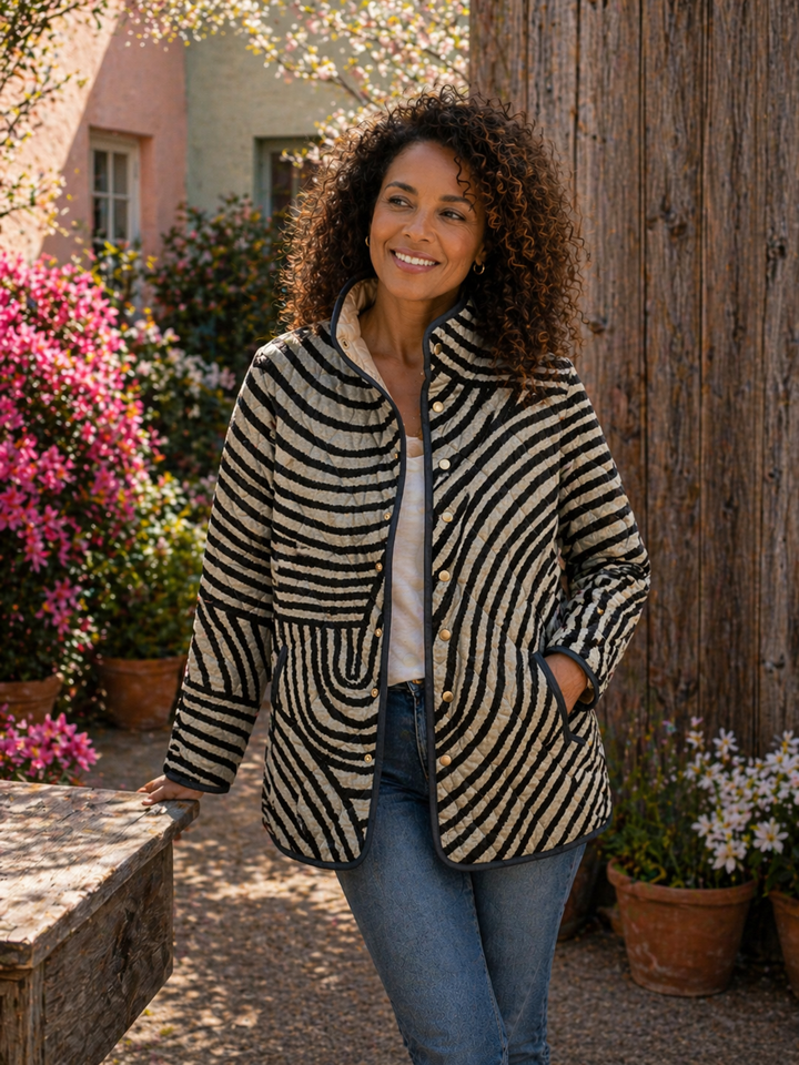 Inaya | Steppjacke mit Handgezeichnetem Kreisdesign